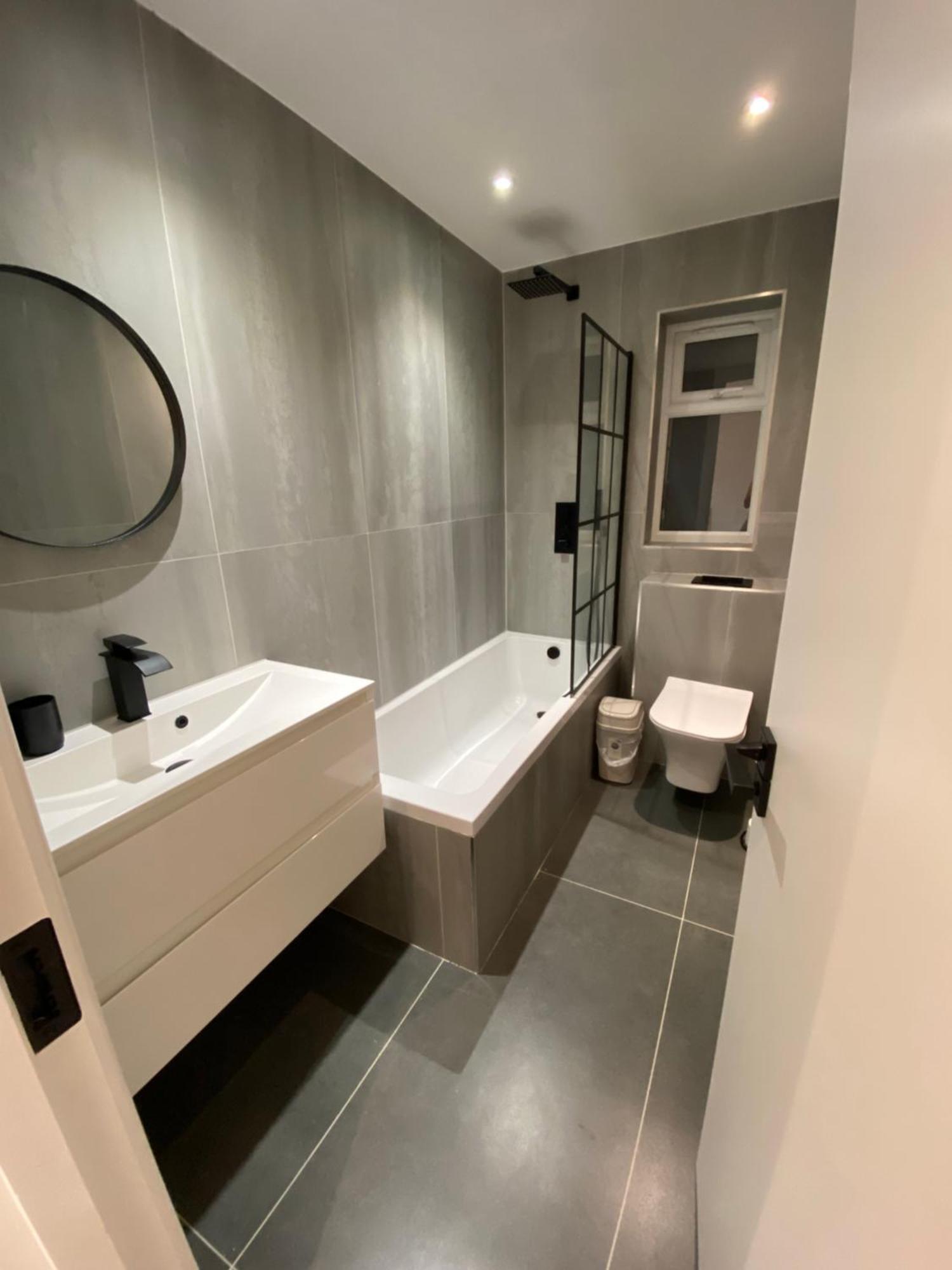 The Bay Apartment Edgware Dış mekan fotoğraf