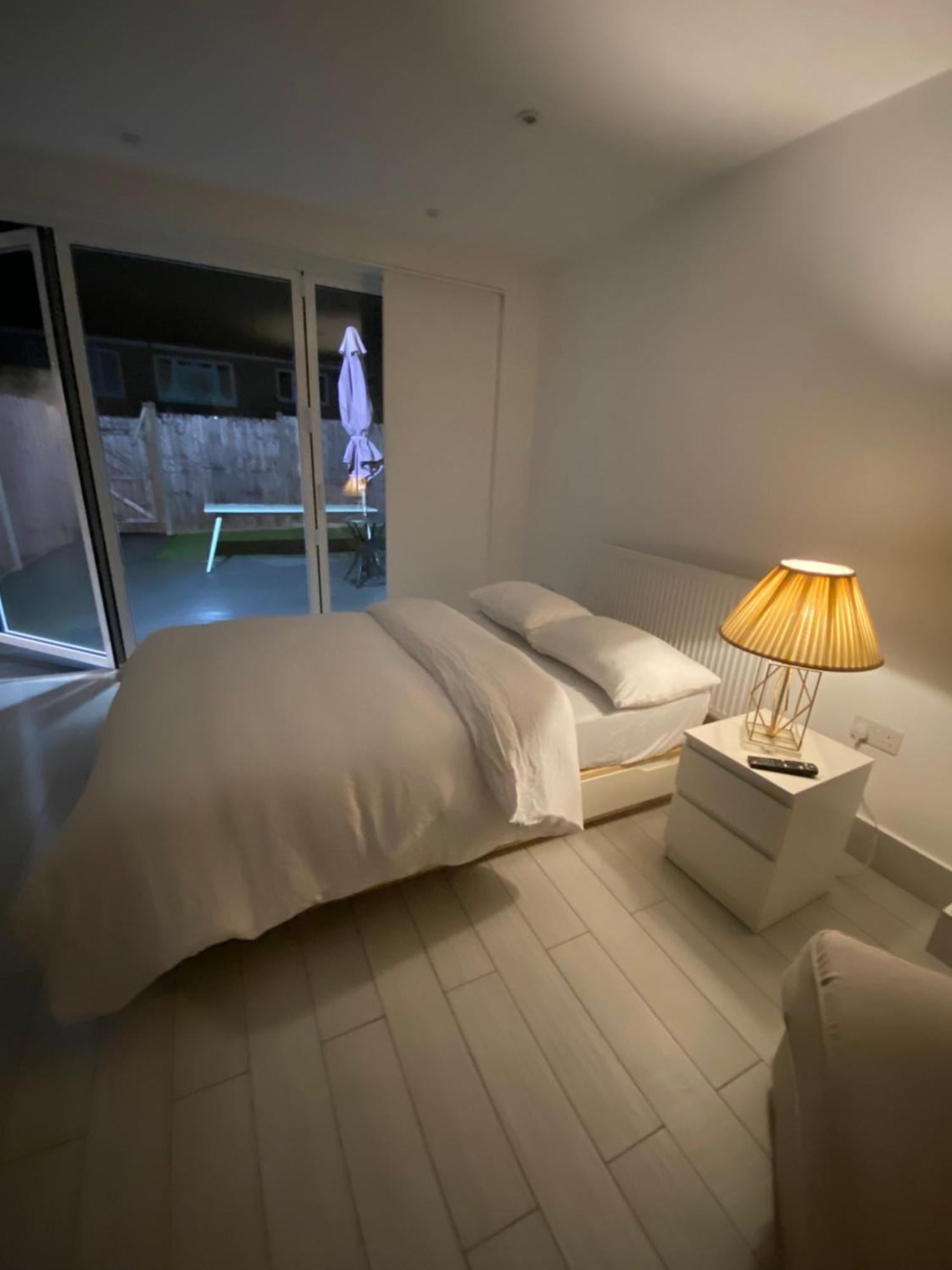 The Bay Apartment Edgware Dış mekan fotoğraf