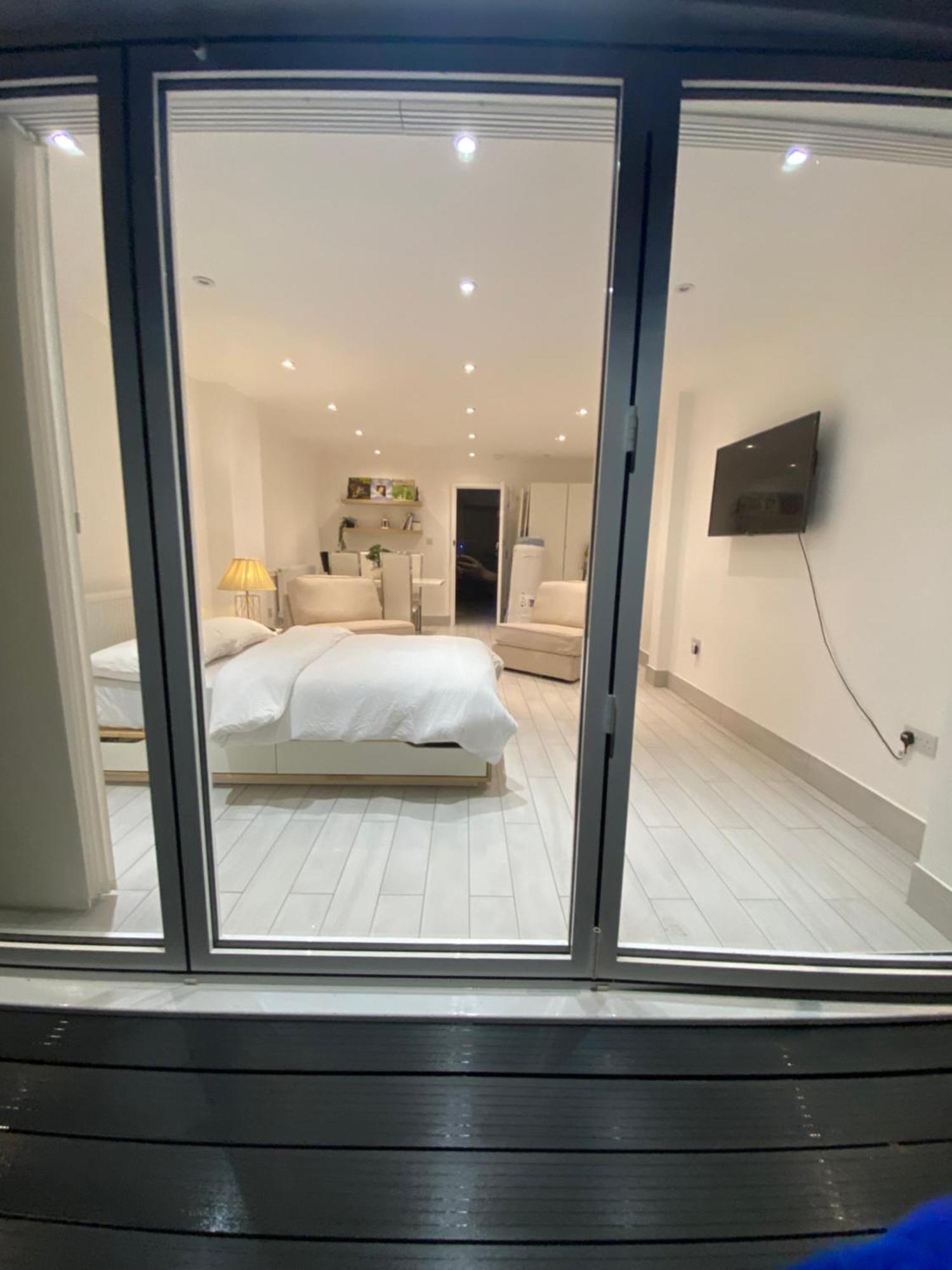 The Bay Apartment Edgware Dış mekan fotoğraf