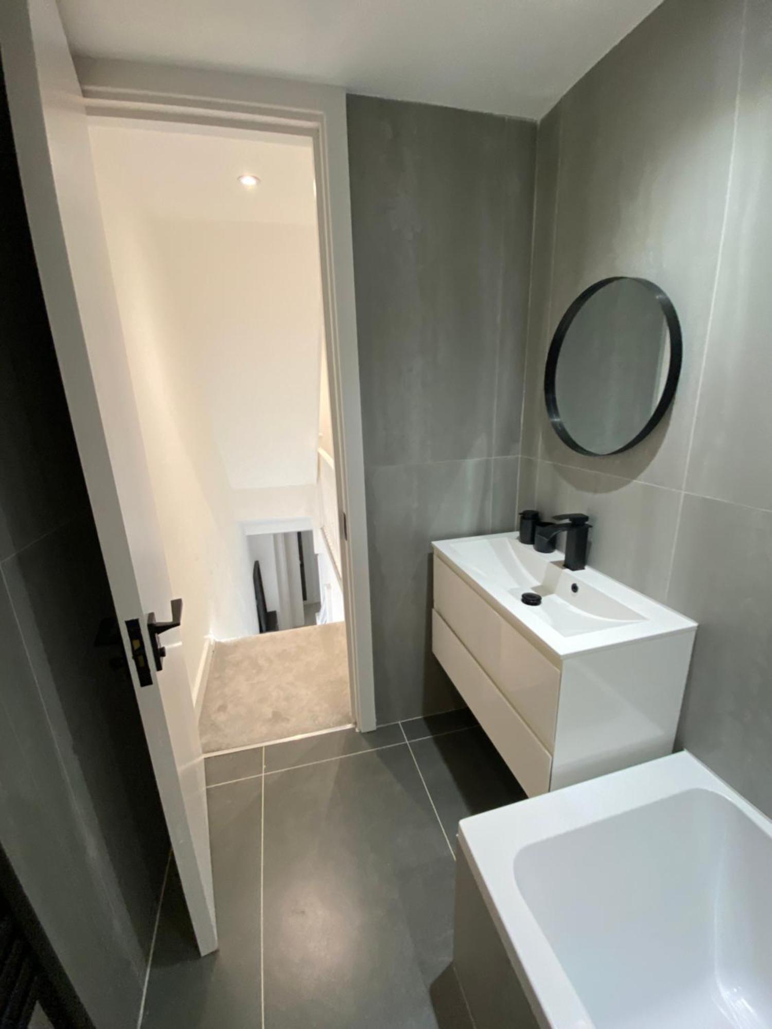 The Bay Apartment Edgware Dış mekan fotoğraf